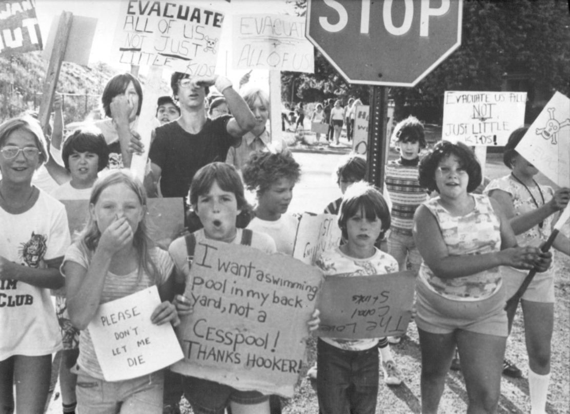 Young residents in Love Canal joined the protest. (Center for Health and Environmental Justice)